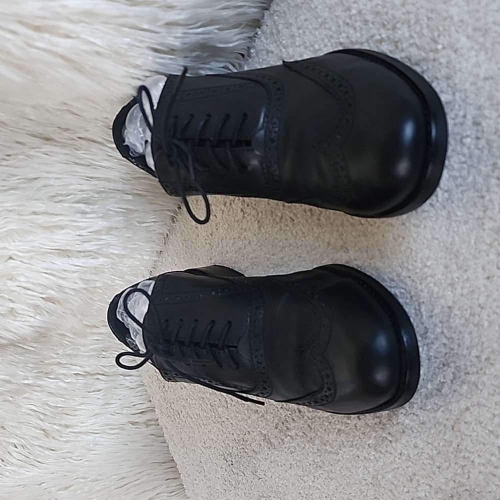 Cole Haan women Black Wingtip Oxford loafers size 7.5 B